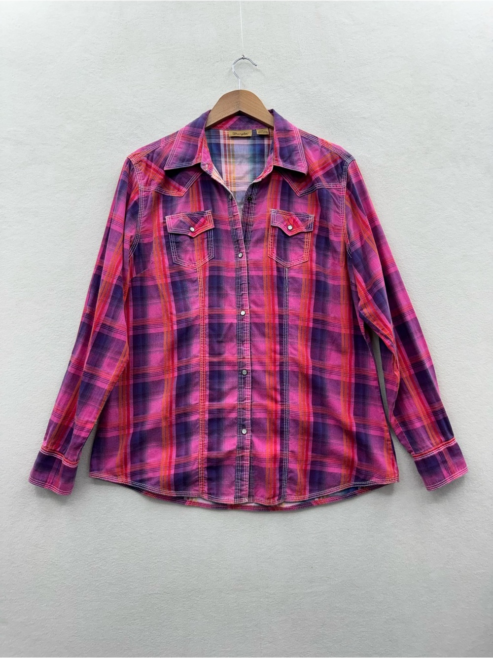 Wrangler Women’s Large Pink Plaid Pearl Snap Western Shirt